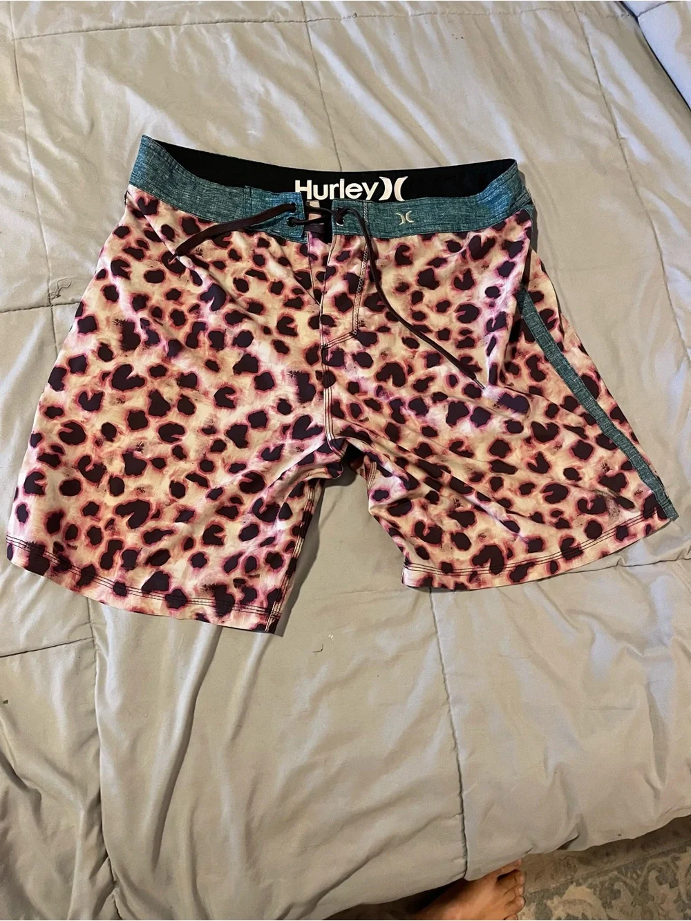 Hurley Pink Leopard-Print Men’s Swim Shorts size 34 with denim print Trim